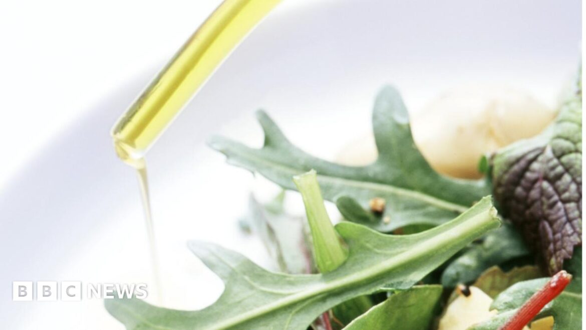Olive oil and salad combined ‘explain’ Med diet success salad