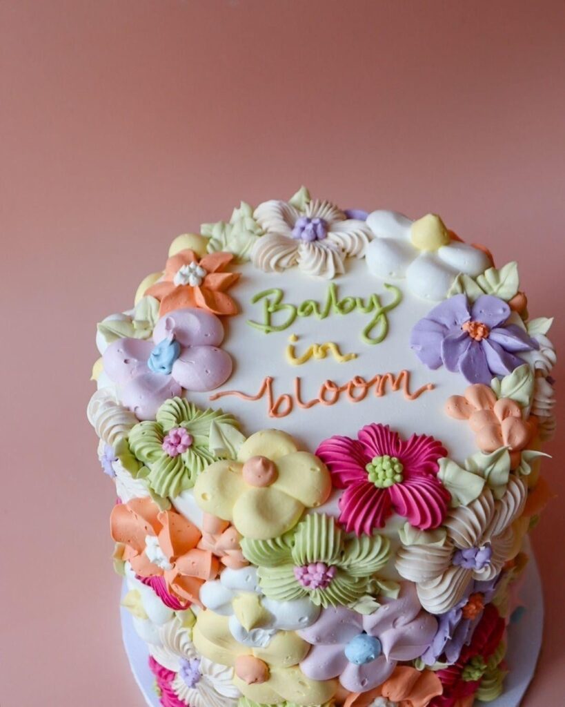 What piping tips could I use to recreate Helena Witte’s (@bakesbyher) beautiful work?