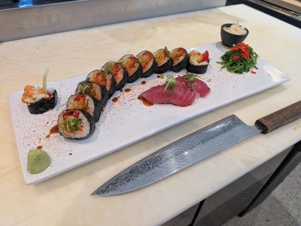 Spicy salmon roll and tuna nigiri