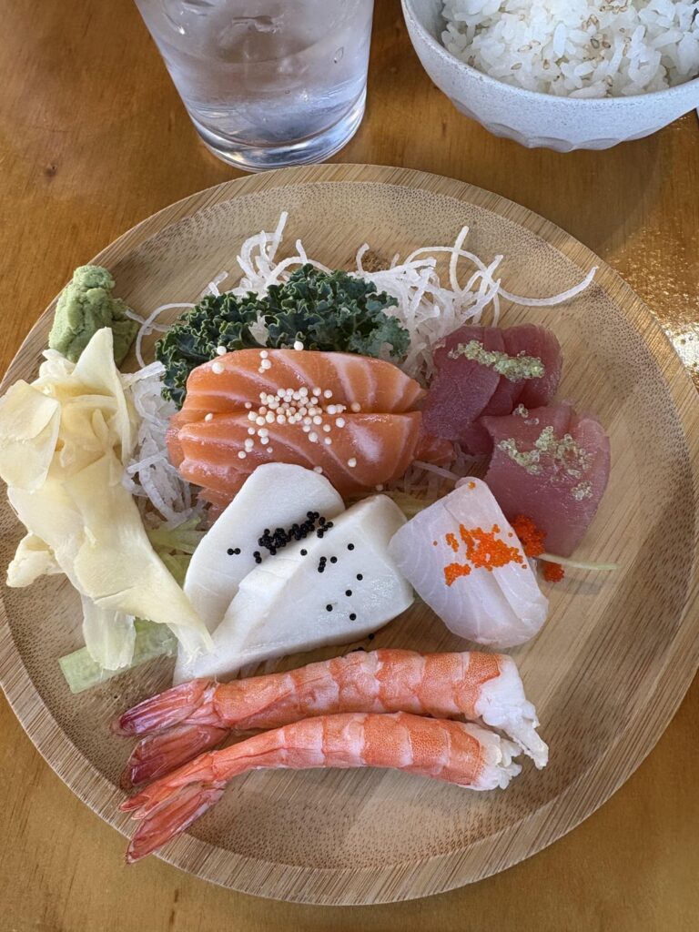 Calories/protein in this 9 pc sashimi and bowl of rice combo?