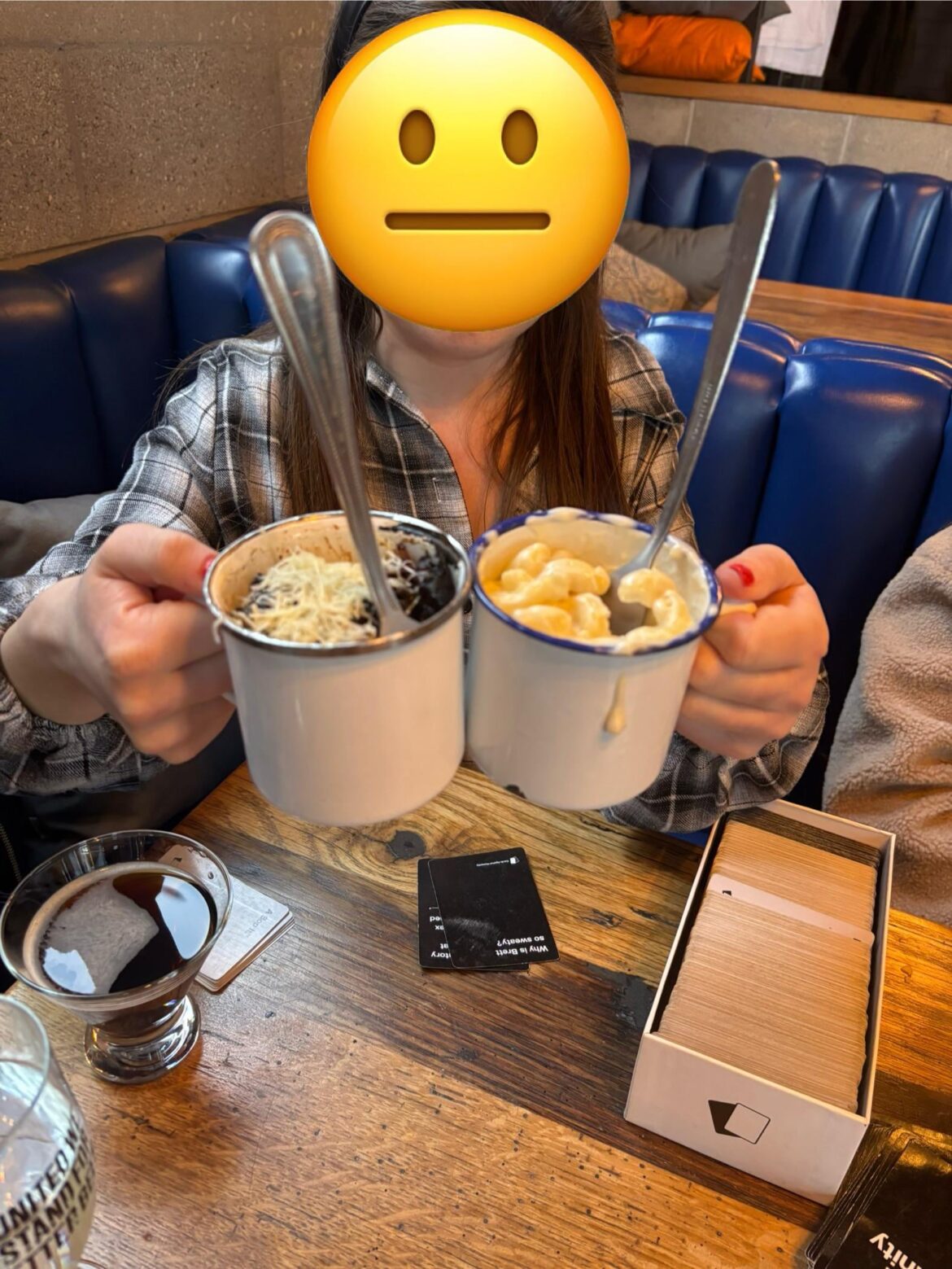 Friend got her dinner served in two mugs