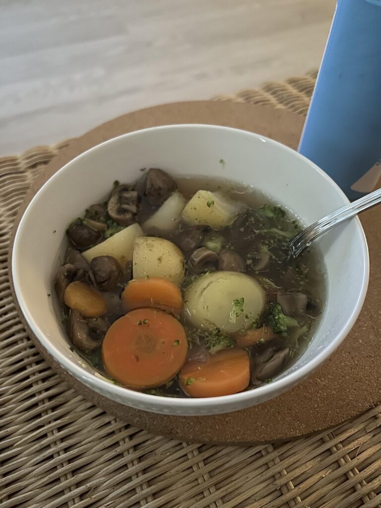 calories in soup with potatoes, mushrooms, carrots and broccoli?