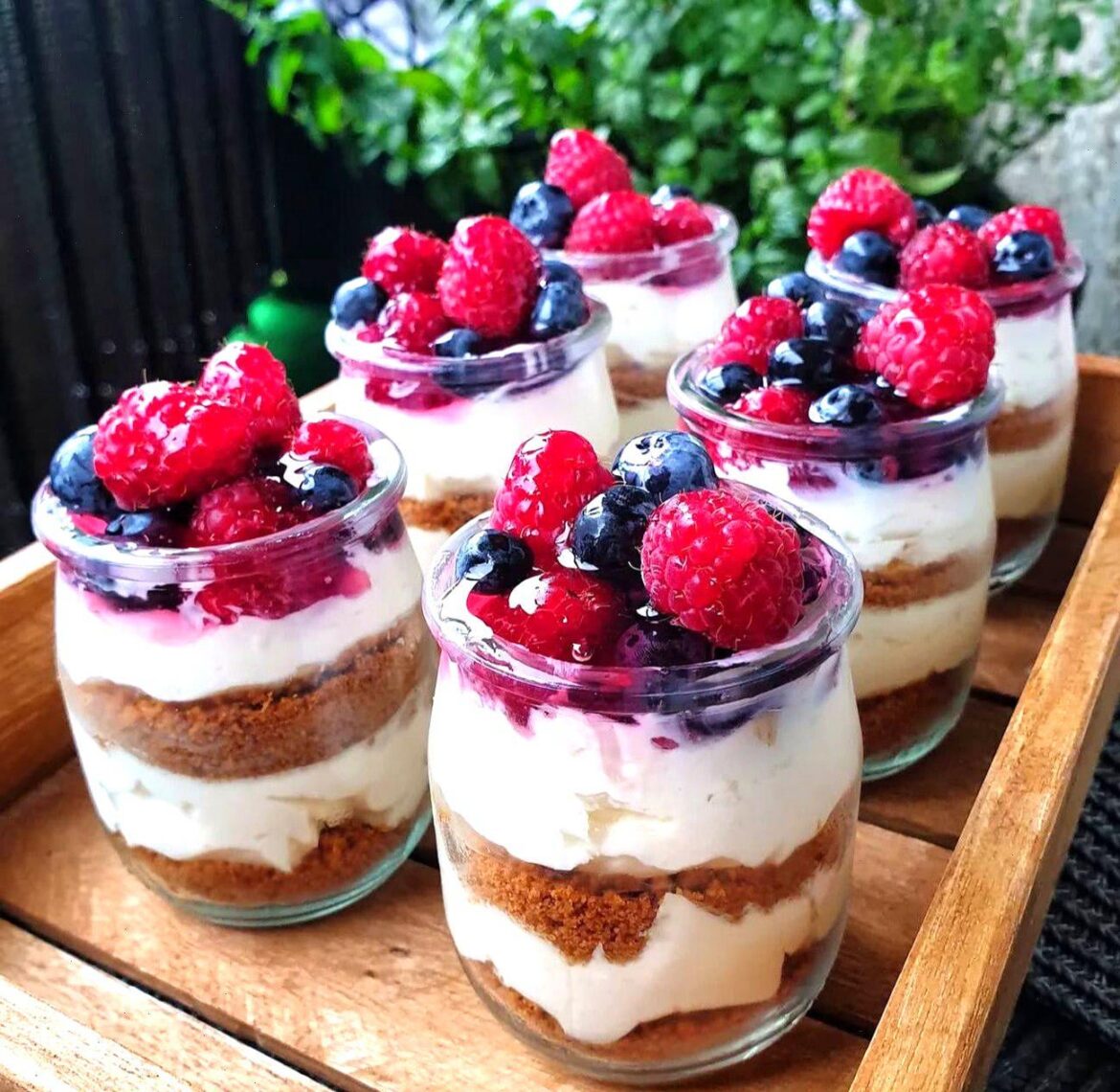 Waiting for my friends with these. Cheesecake parfaits😇