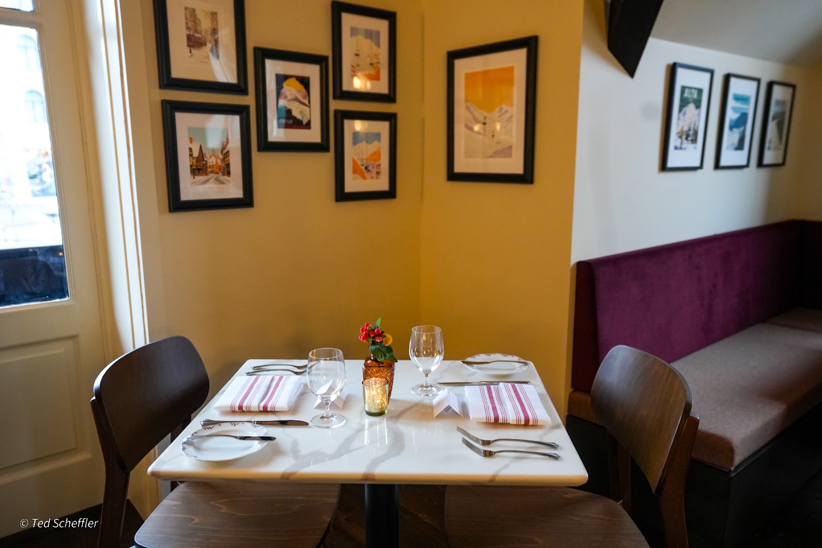Immaculat table setting in Le Depot Brasserie. 