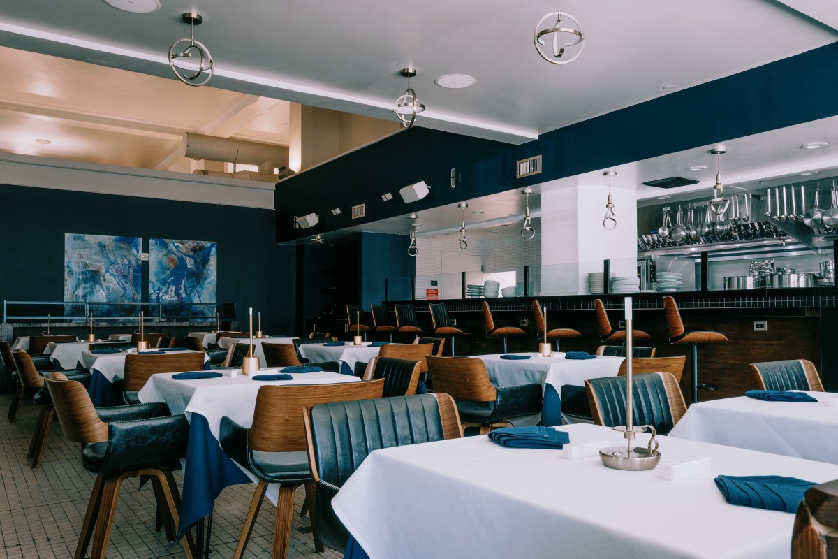 Interior image of Rêve restaurant in Pizitz Food Hall Birmingham, Ala