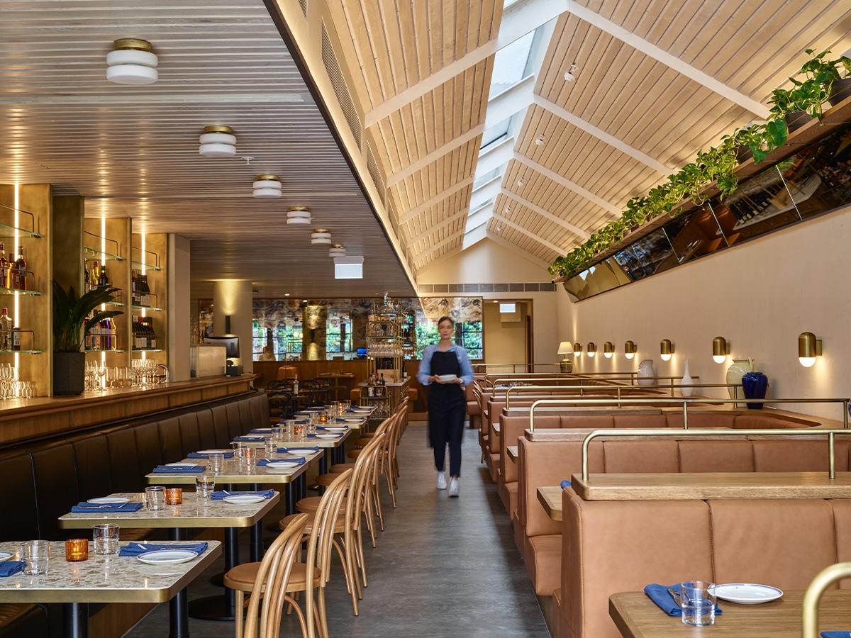 Loulou bistro interior