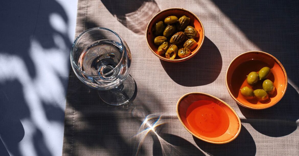 Mediterranean diet protects white matter integrity