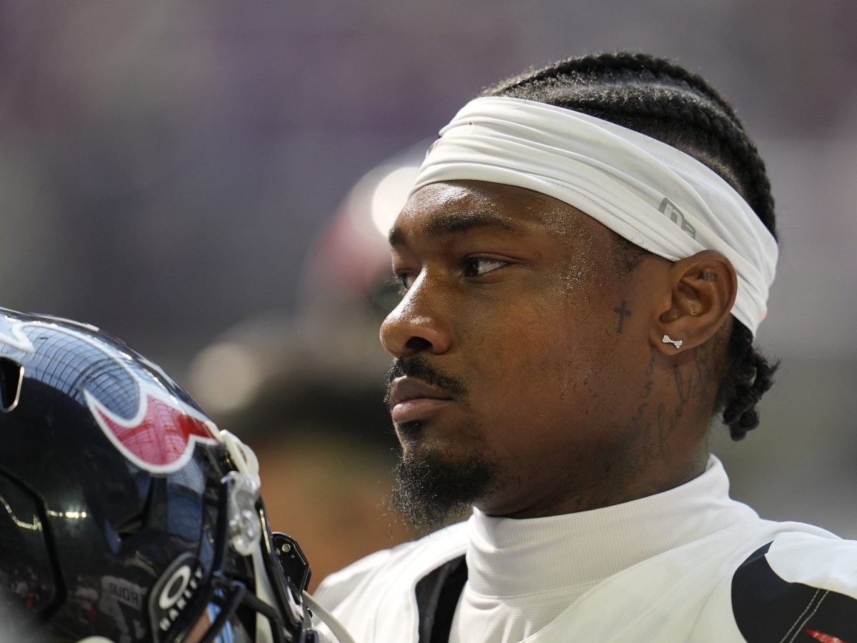 New Patriots receiver Stefon Diggs says he’s ahead of schedule with rehab, eager to produce