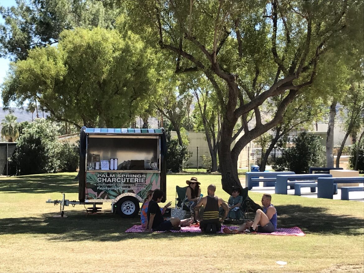 Palm Springs' first fully-licensed food cart takes picnics in the park to a whole new level ⋆ The Palm Springs Post