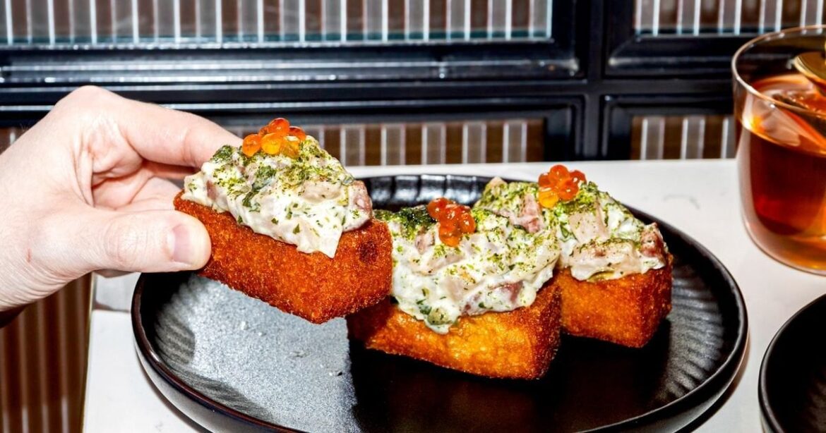 No Vacancy: cocktail bar on 74 Ossington