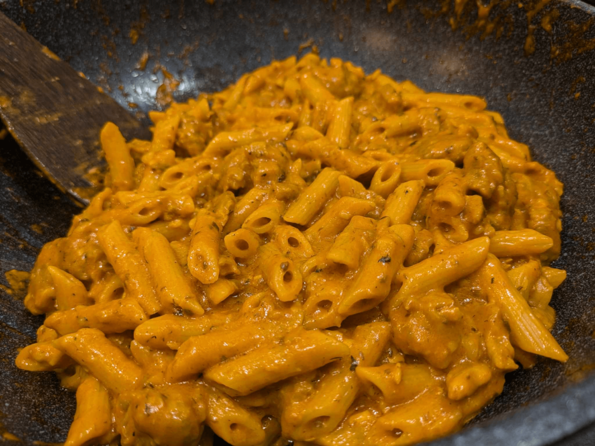 Italian sausage and spicy tomato sauce sardine pasta