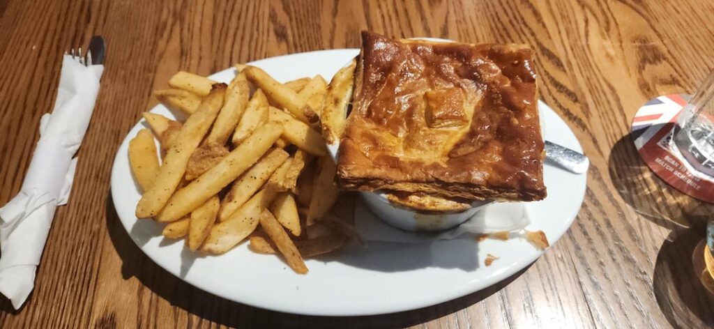 Decent Chicken Pot Pie 🥧 @Elephant & Castle