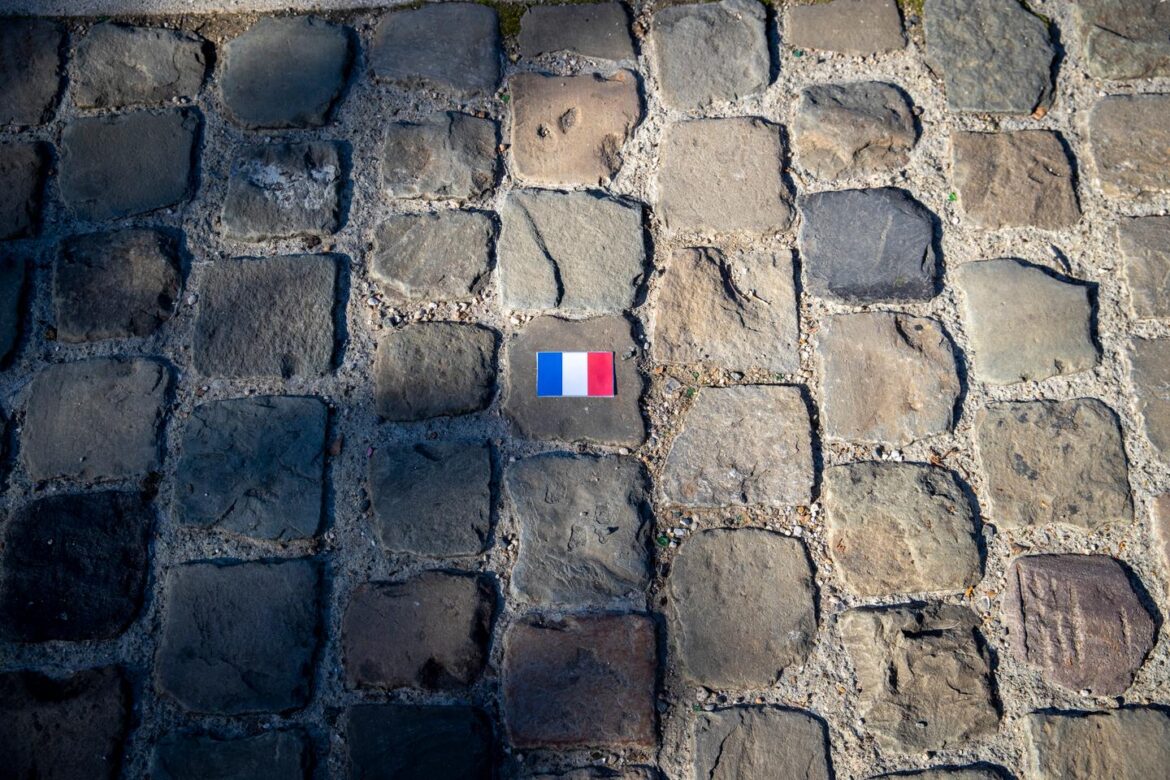 The French paradox of 'sad passion' as seen from abroad