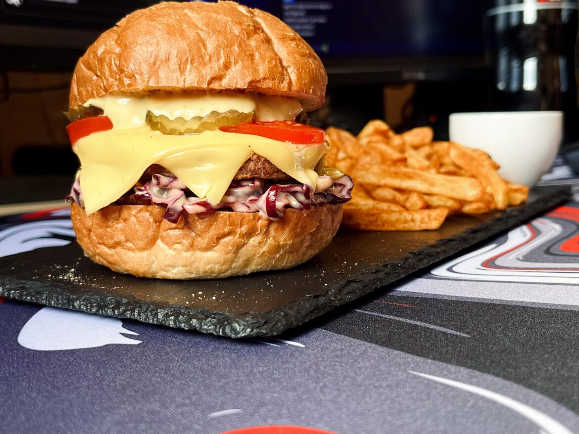 [OC] Homemade cheeseburger with fries