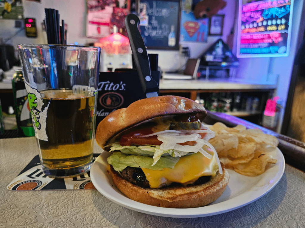 Dive Bar Cheeseburger
