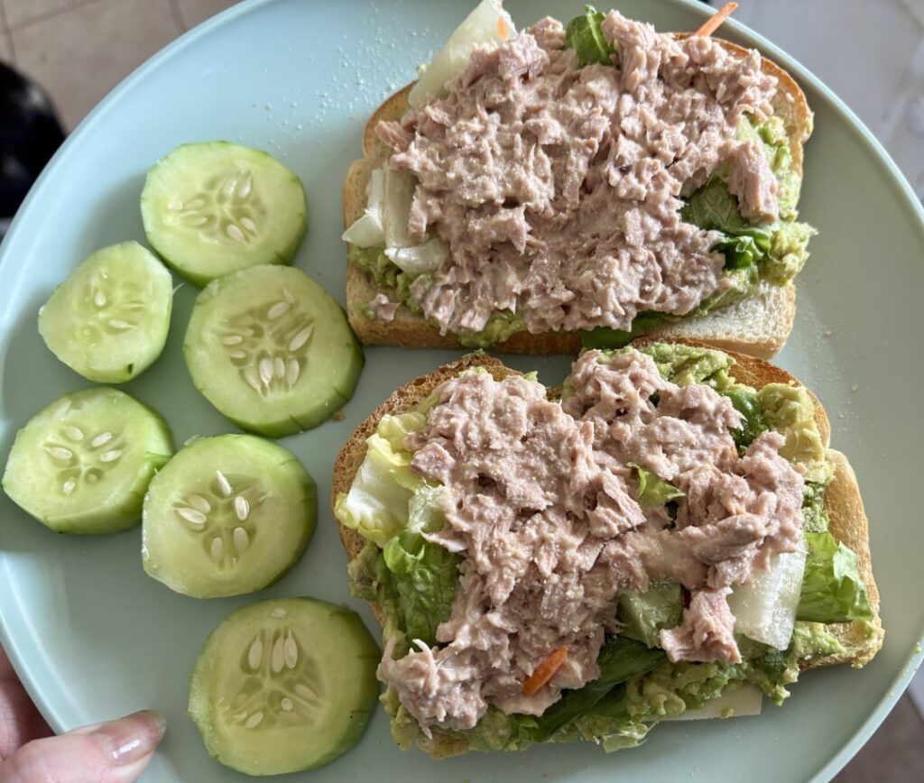 sometimes keto bread doesn’t cut it 🤣- 637 calories 35g protein