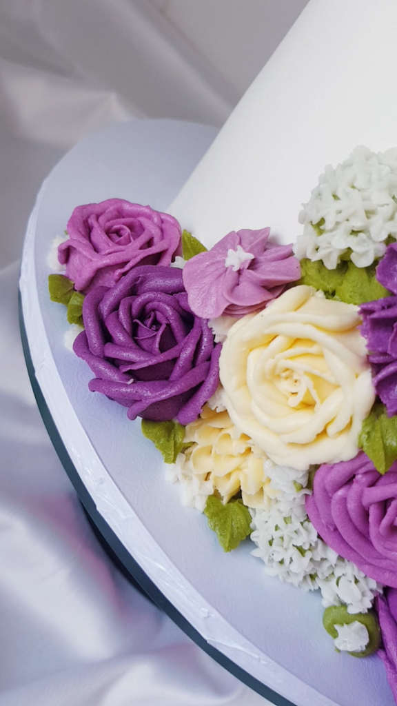 Buttercream flower wedding cake 💜