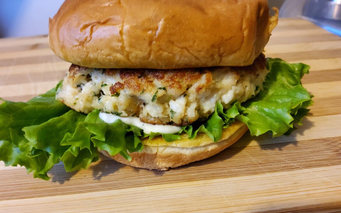 What sauce is good on crabcakes?