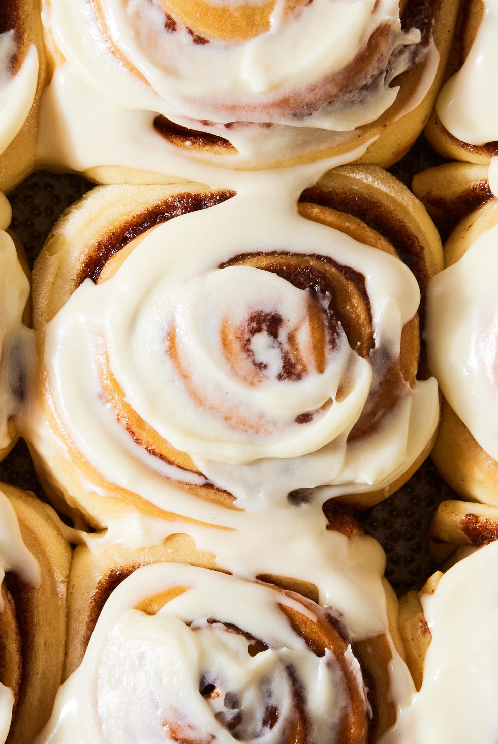 cinnamon rolls with cream cheese icing