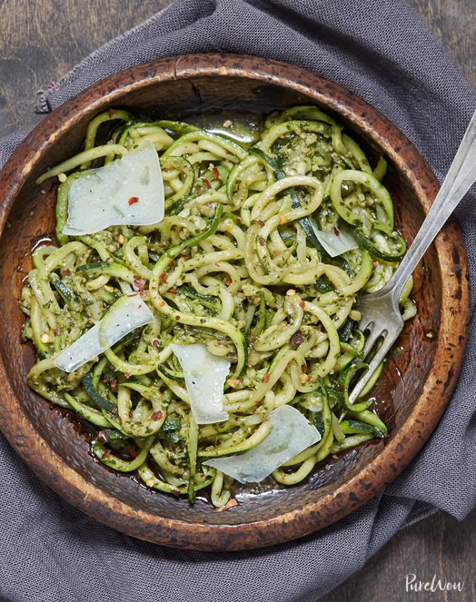 clean eating dinner recipes: pesto zoodles