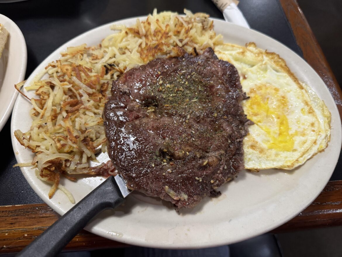 decided to try the ribeye plate at cafe java and it might be the best “diner steak” i’ve ever had