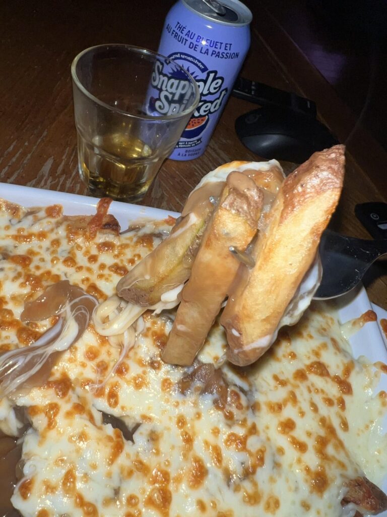 Onion soup poutine