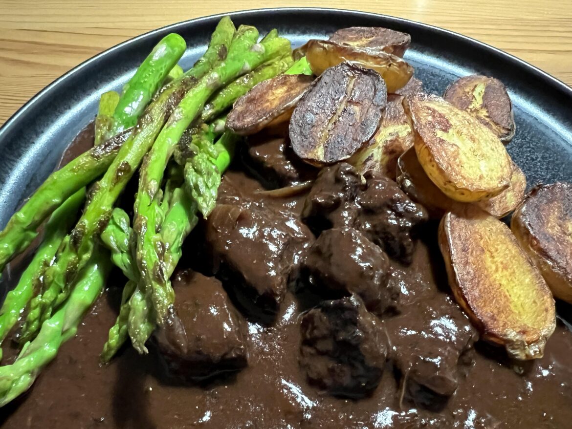 Beef, asparagus and potatos