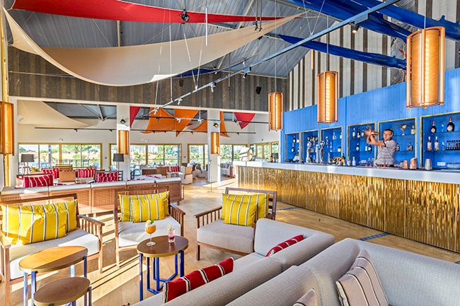 club med bar