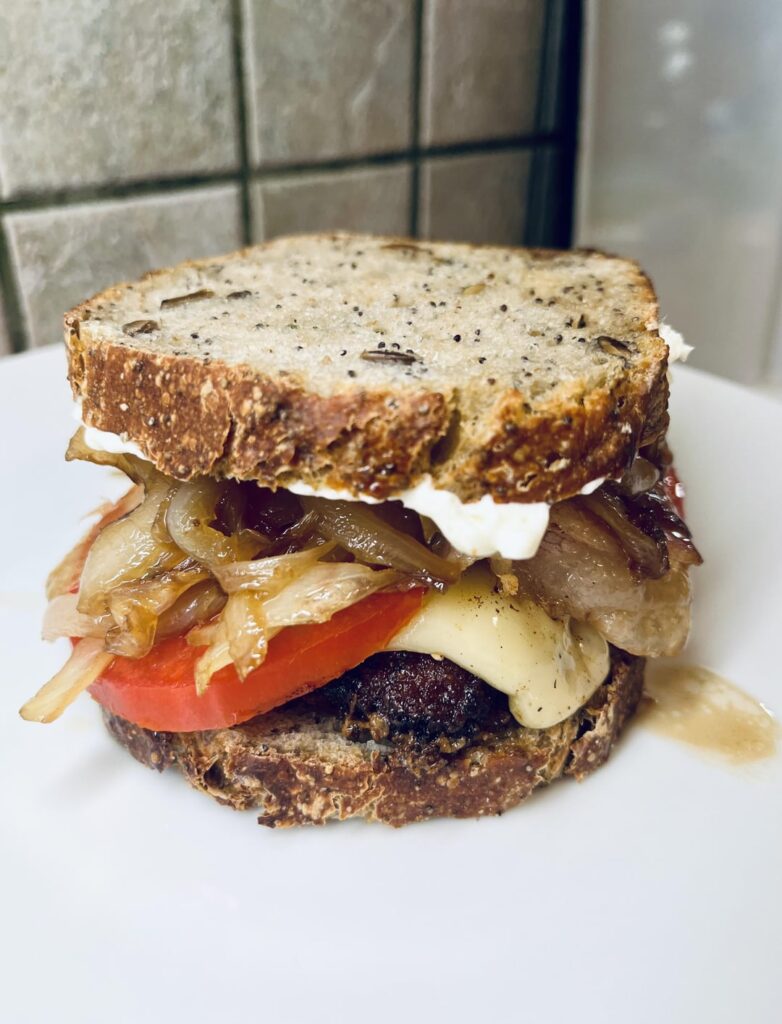 A homemade cheeseburger with sourdough bread | The Fat Chamois A homemade cheeseburger with sourdough bread | The Fat Chamois
