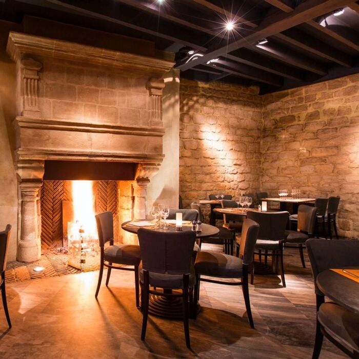 Atelier Maître Albert restaurant in Paris has a roaring fire in the winter months. (©Laurence Mouton/Atelier Maître Albert)