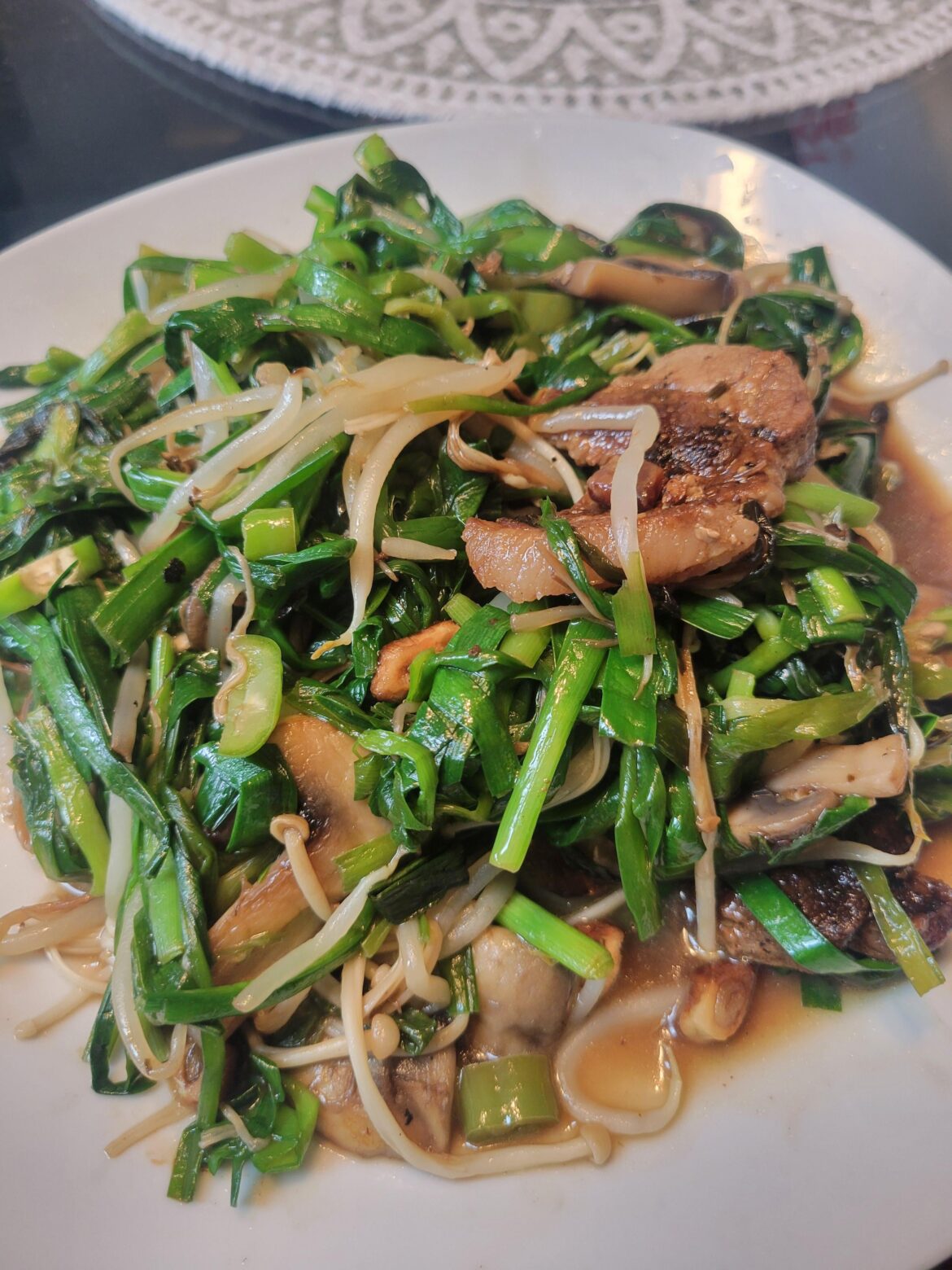 Something you don't see often around here but one of my childhood favorites, buchu (chive) japchae!