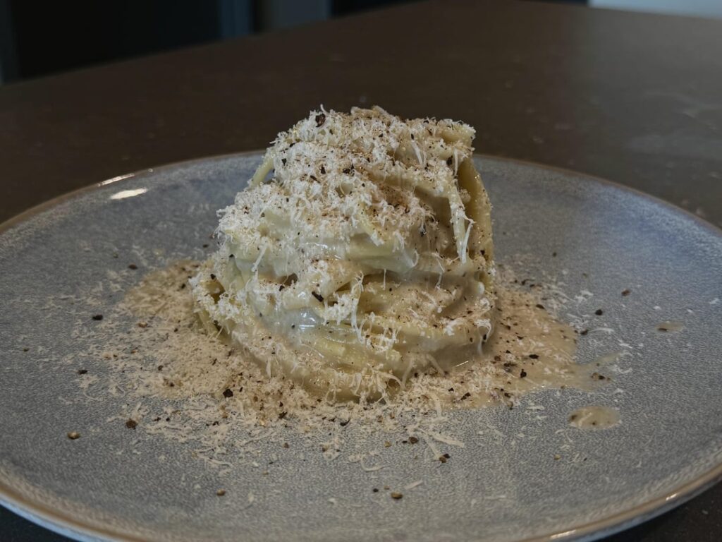 Spaghetti Cacio e Pepe Spaghetti Cacio e Pepe
