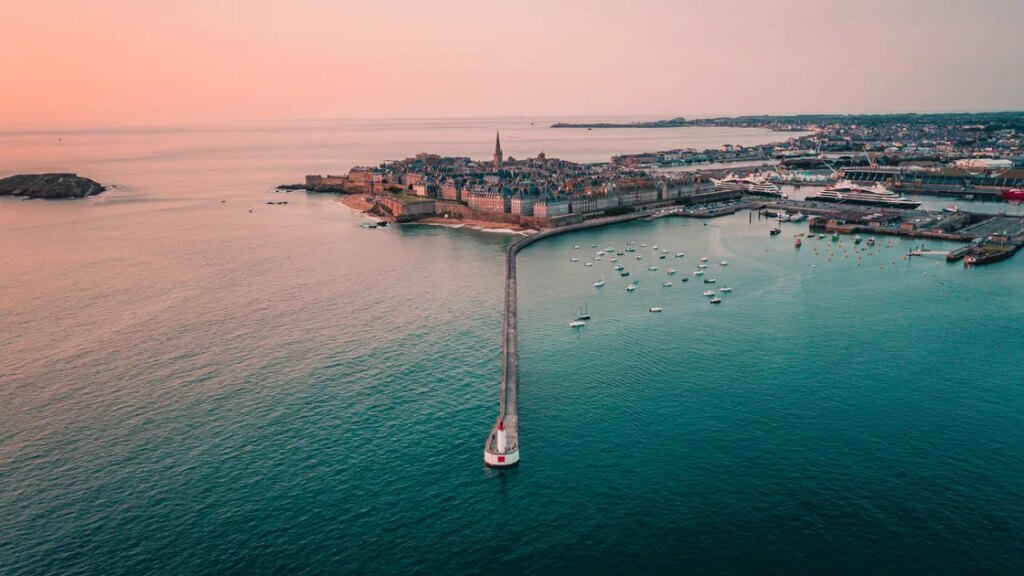 Three dream destinations in France to explore by luxury river and sea cruises Three dream destinations in France to explore by luxury river and sea cruises