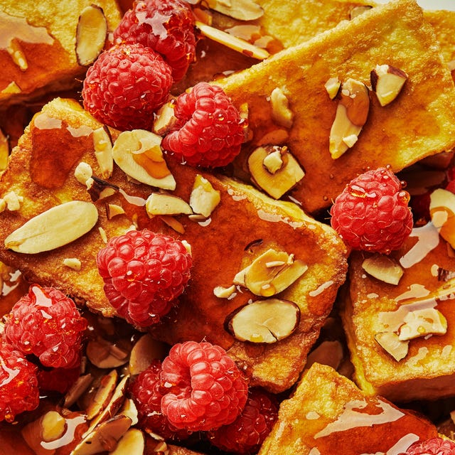 french toast with raspberries and almonds