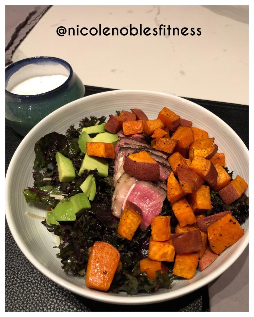 Steak Salad 527 cals / 29g carbs / 38g fat / 20g protein