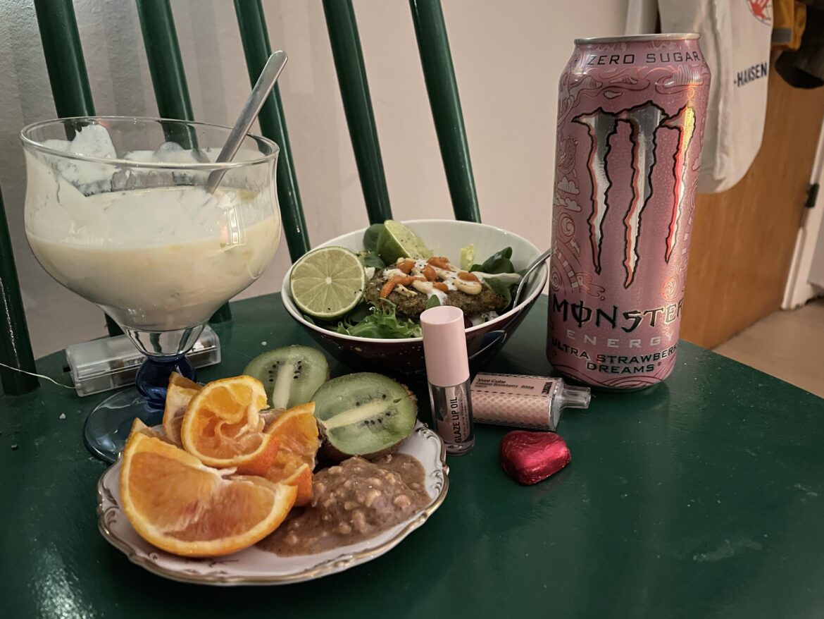 Hiiii 🩷 snack 4 playing stardew valley