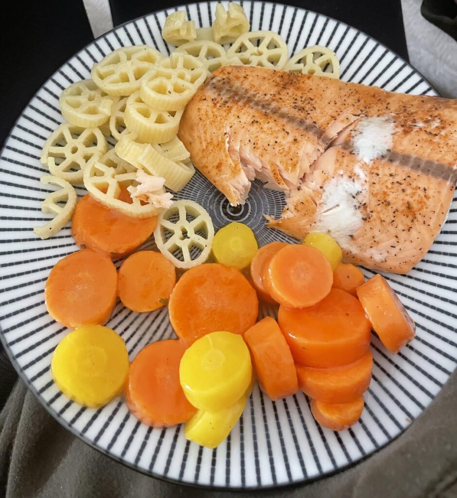Atlantic salmon, honey butter carrots and garlic noods for 481cal. I could eat the whole thing of these carrots