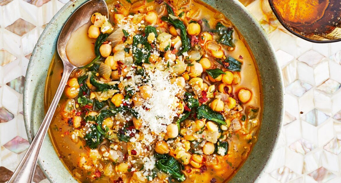 Garlicky Spinach and Chickpea Soup Recipe