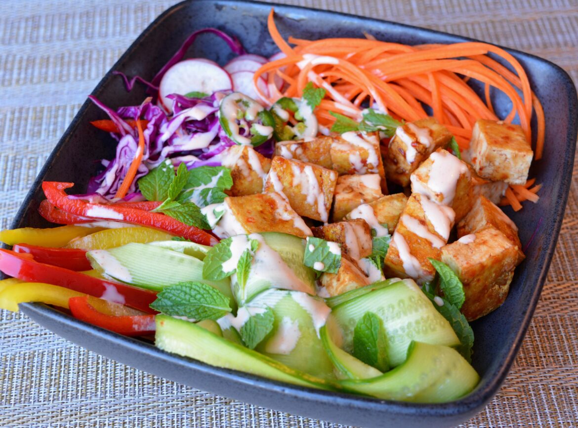 Made a Banh Mi bowl with tofu and pickled veg. (354 cal, 29 P). Dressing recipe in comments