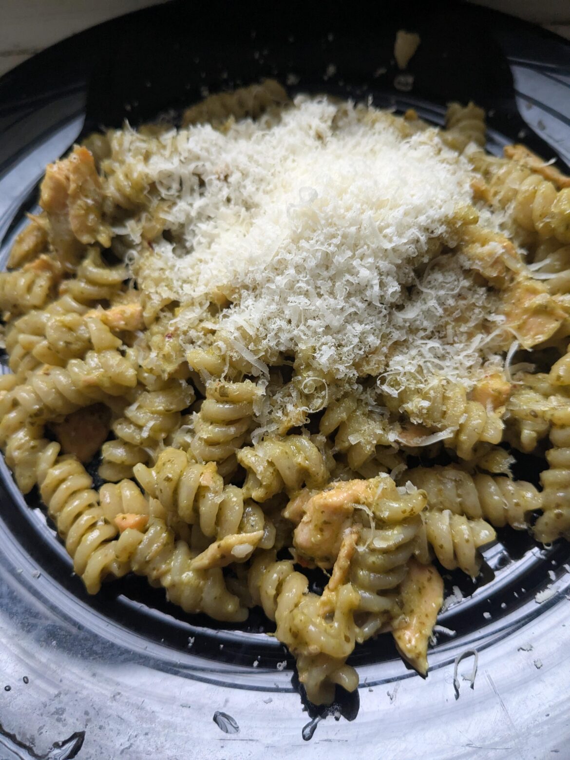 Buttery salmon pesto pasta