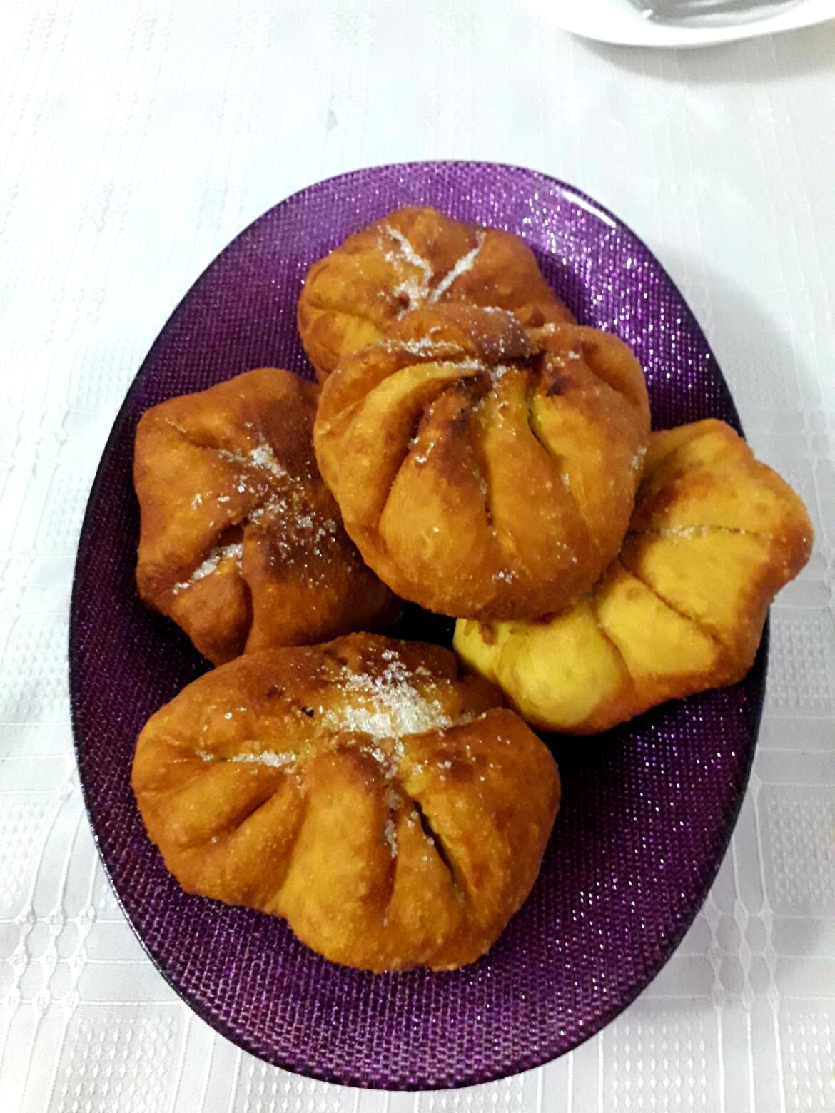 Plăcinte ( cheese pie ) .