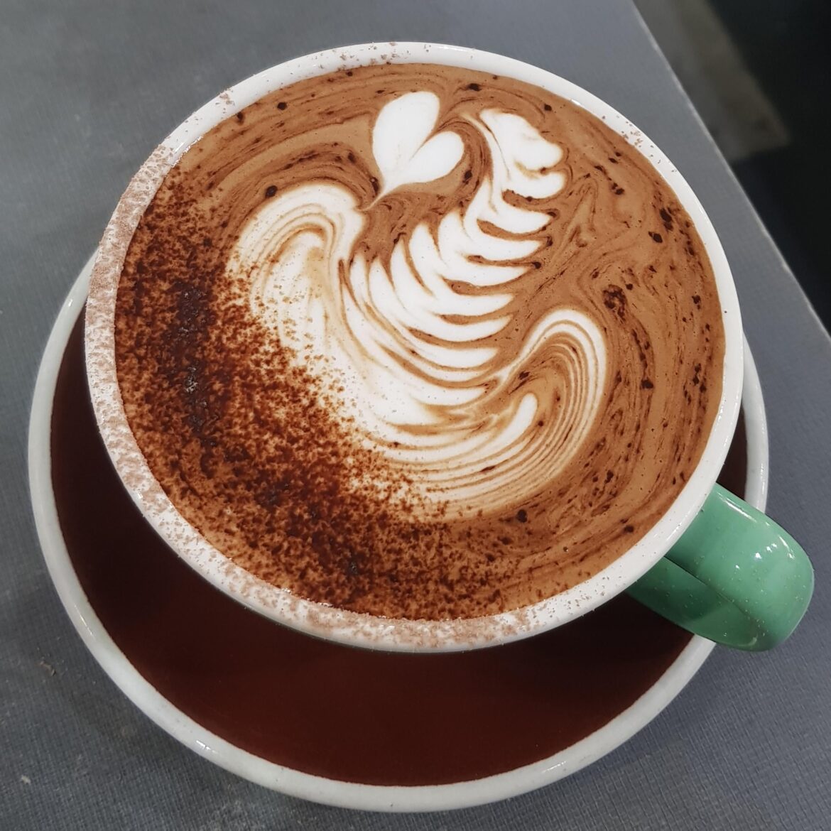 For some reason I've never been able to get the swans body, so instead I love the hanging heart vibe 🧡 (but also Baristas who cover up the bad bits with chocolate unite!)