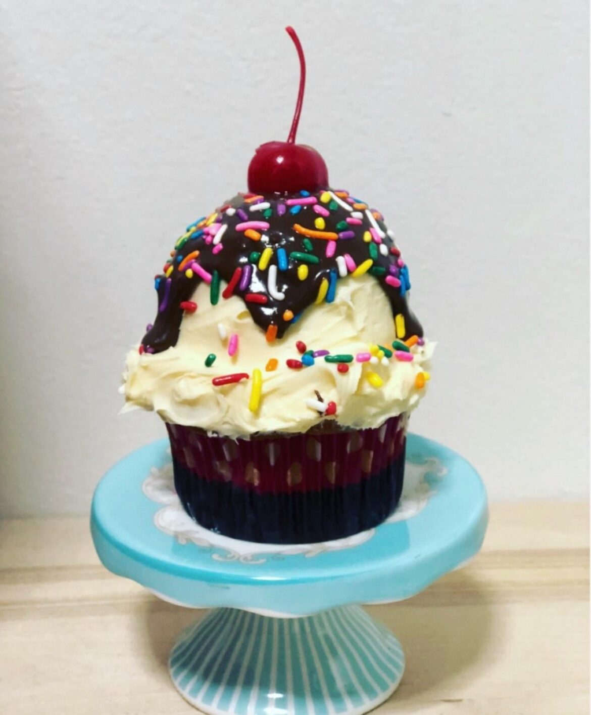 cupcakes i made a while ago. can you guys be brutally honest? i can handle it lol