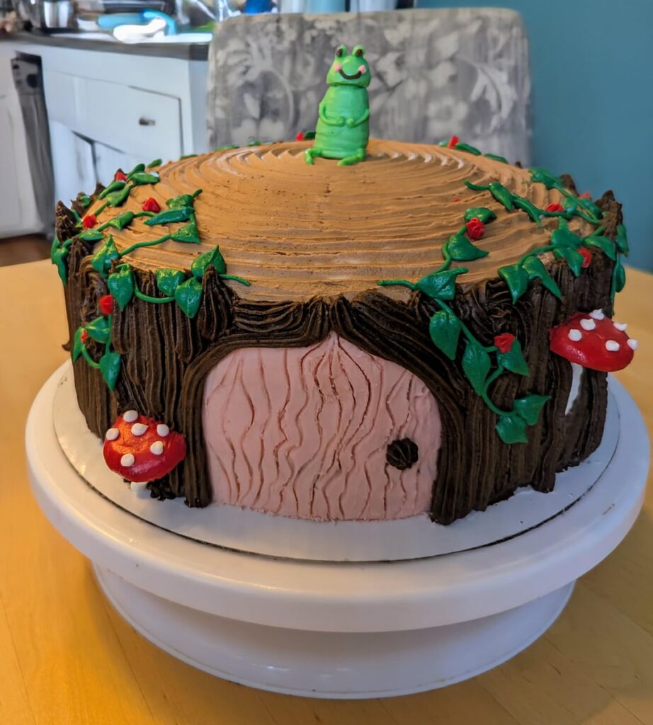 I made a friend, he lives in this tree trunk, say hi