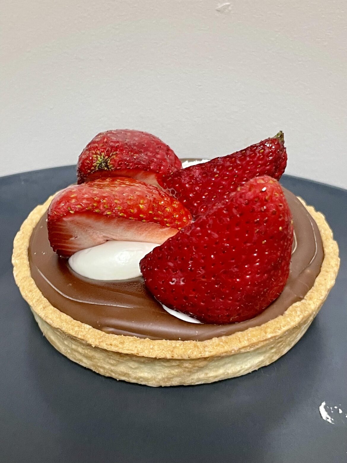 Nutella and strawberries tart
