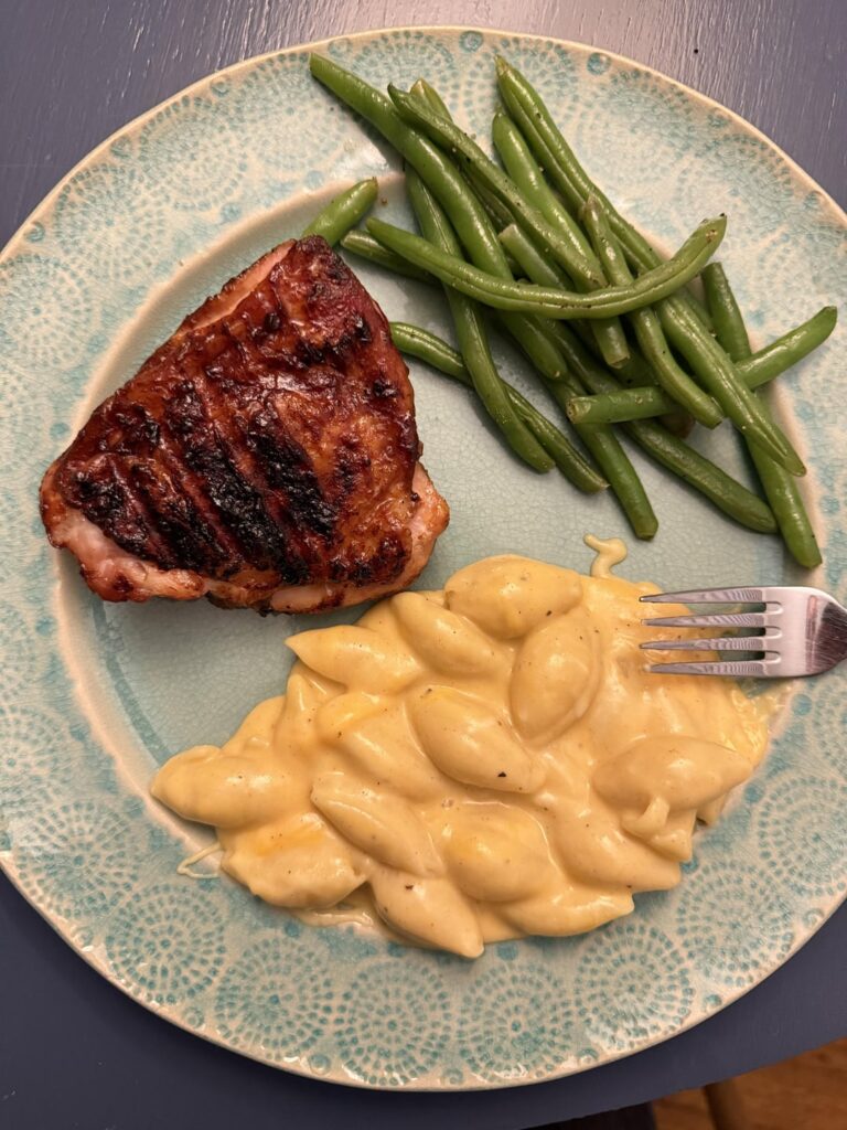 Inaugural cook on the 22”. Barbecued chicken thighs, homemade Mac and green beans. Would you smash?