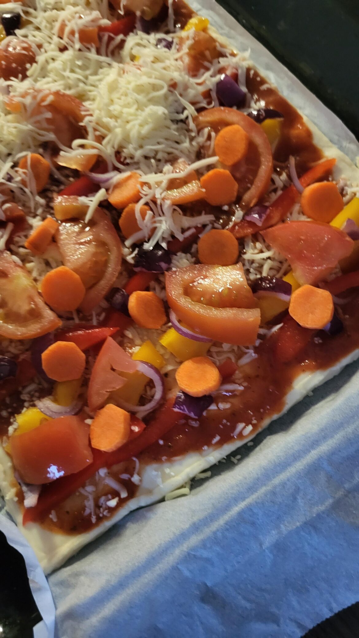carrots on pizza is this normal?