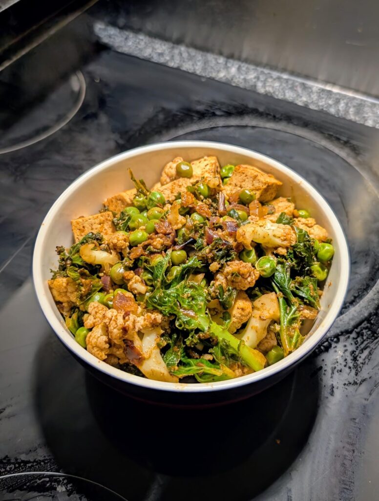 Cauliflower, tofu, kale & peas curry