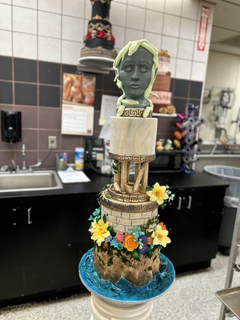 Medusa cake Critique