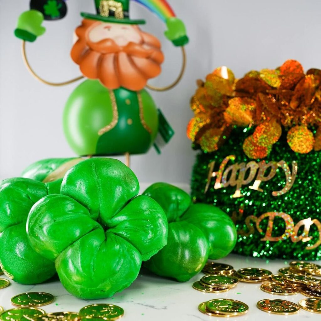 I tried to make the shamrock bagels in the first picture. Nailed it.